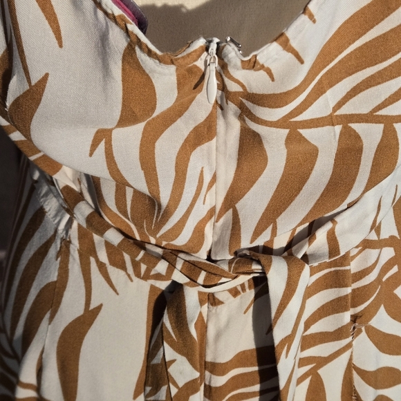 Vince Camuto Tropical Print Sleeveless Dress Maxi Taupe & White Women's M - FLAW - Picture 7 of 11